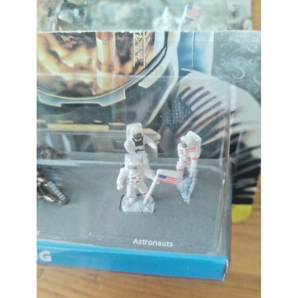Galoob Micro Machines #35 Lunar Landing Factory Sealed - 75030 1994 Edition - Picture 5 of 10